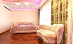 Spacious 4 bedroom apartment with swimming pool for sale in Agios Tychonas