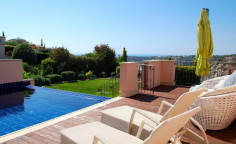 Luxury 3 bedroom furnished house with swimming pool for sale in Aphrodite Hills