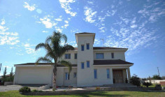 4 bedroom house for sale in Palaiometocho