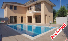Spacious 4 bedroom house with swimming pool for sale in Pyrgos
