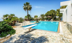 Luxury 6 bedroom house with swimming pool for sale in Armenochori