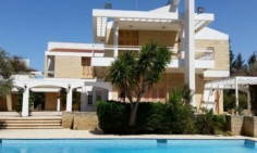 Large 5 bedroom house with swimming pool for sale in Strovolos