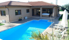 4 bedroom house with swimming pool for sale in Erimi