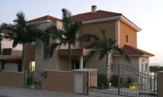 5 bedroom unfurnished house with swimming pool for sale in Green Area