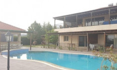 8 bedroom house with swimming pool for sale in Alassa