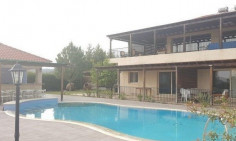8 bedroom house with swimming pool for sale in Alassa