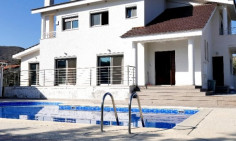 5 bedroom unfurnished house with swimming pool for sale in Palodia