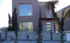 3 bedroom house with swimming pool for sale in Moni