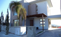 3 bedroom house with swimming pool for sale in Moni