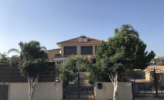 Beautiful 4 bedroom house with swimming pool for sale in Kalogiroi