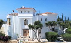 4 bedroom furnished house with swimming pool for sale in Agios Georgios 4 bedroom furnished house with swimming pool for sale in Agios Georgios