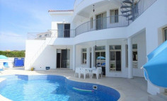4 bedroom furnished house with swimming pool for sale in Agios Georgios