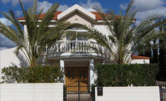 Luxury for bed house with swimming pool for sale in Agios Tychonas