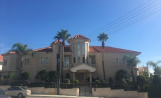 8 bedroom house with swimming pool for sale in Kalogiroi