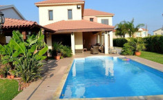 5 bedroom house with swimming pool for sale in Ypsonas