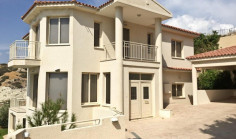 For bed house with swimming pool for sale in Agios Tychonas