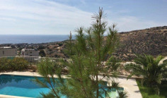 For bed house with swimming pool for sale in Agios Tychonas