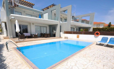3 bedroom penthouse with swimming pool for sale in Perivolia