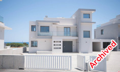 Spacious 5 bedroom house with swimming pool for sale in Perivolia