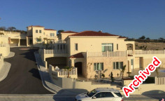 Luxury 4 bedroom furnished house with swimming pool for sale in Coral Bay