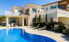 4 bedroom furnished house with swimming pool for sale in Coral Bay