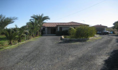 Beautiful 4 bedroom house with swimming pool for sale in Latsia