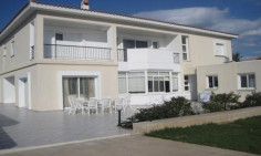 4 bedroom house with swimming pool for sale in Latsia