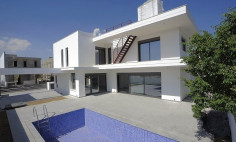 Luxury 4 bedroom house with swimming pool for sale in Dhekelia