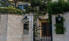 Beautiful 4 bedroom house with swimming pool for sale in Agios Athanasios