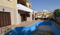 Spacious 5 bedroom house with swimming pool for sale in Strovolos
