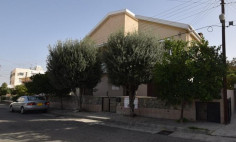 Spacious 5 bedroom house with swimming pool for sale in Strovolos
