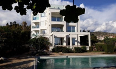 Luxury 3 bedroom apartment with swimming pool for sale in Amathus area