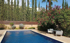 Spacious 5 bedroom house with swimming pool for sale in Armenochori