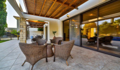 Large 4 bedroom house with swimming pool for sale in Chloraka