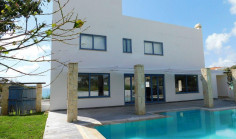 Luxury 4 bedrooms house with swimming pool for sale in Coral Bay