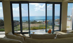Luxury 4 bedrooms house with swimming pool for sale in Coral Bay