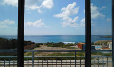 Luxury 4 bedrooms house with swimming pool for sale in Coral Bay