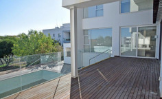 Spacious 4 bedroom house with swimming pool for sale in Engomi