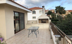Spacious 3 bedroom house with swimming pool for sale in Agios Athanasios
