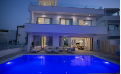 6 bedroom house with swimming pool for sale in Protaras