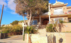5 bedroom furnished house with swimming pool for sale in Laiki Lefkothea