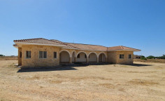 4 bedroom bungalow with swimming pool for sale in Frenaros