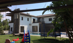 5 bedroom house with swimming pool for sale in Dhekelia