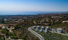 Spacious 4 bedroom house with swimming pool for sale in Tala