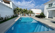 5 bedroom furnished house with swimming pool for sale in Parekklisia