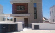 3 bed house with swimming pool for sale in Palodia