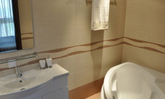 Lovely 3 bed apartment with swimming pool for sale in Agios Tychonas