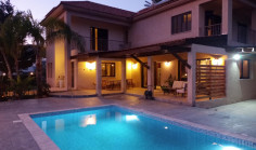 Luxury 4 bedroom house with swimming pool to rent in Palodia