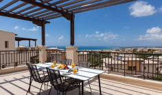 Large 2 bedroom apartment with swimming pool to rent in Aphrodite Hills