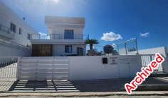 4 bedroom house with swimming pool to rent in Emba